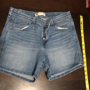 Womens Levi’s denim shorts size 8